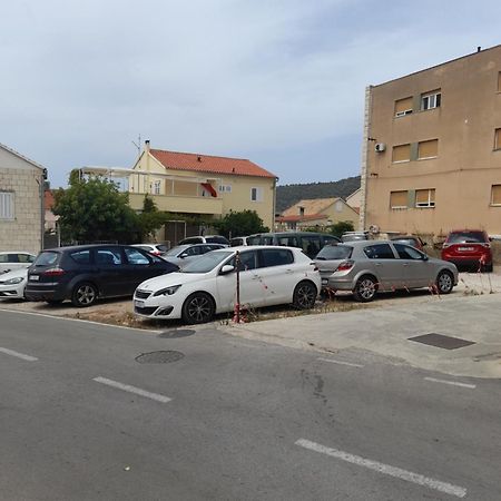 Apartment Filomena In The Center Komiza Exterior photo