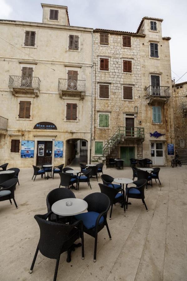 Apartment Filomena In The Center Komiza Exterior photo