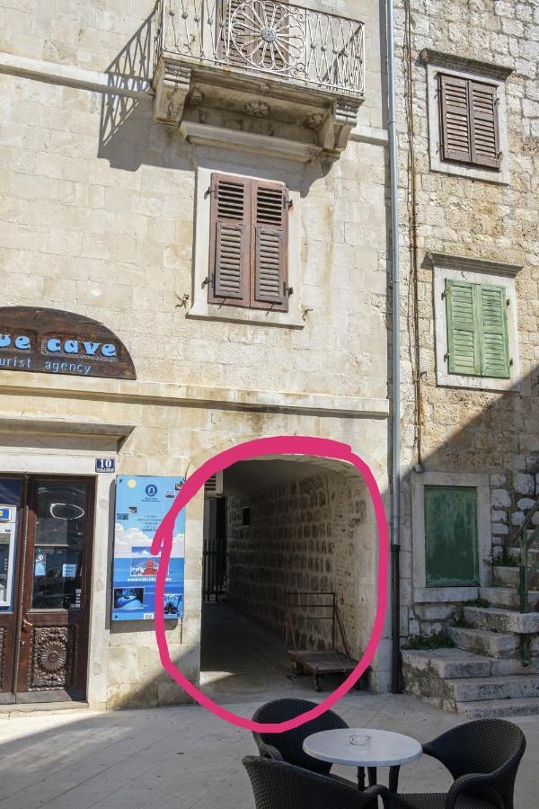 Apartment Filomena In The Center Komiza Exterior photo