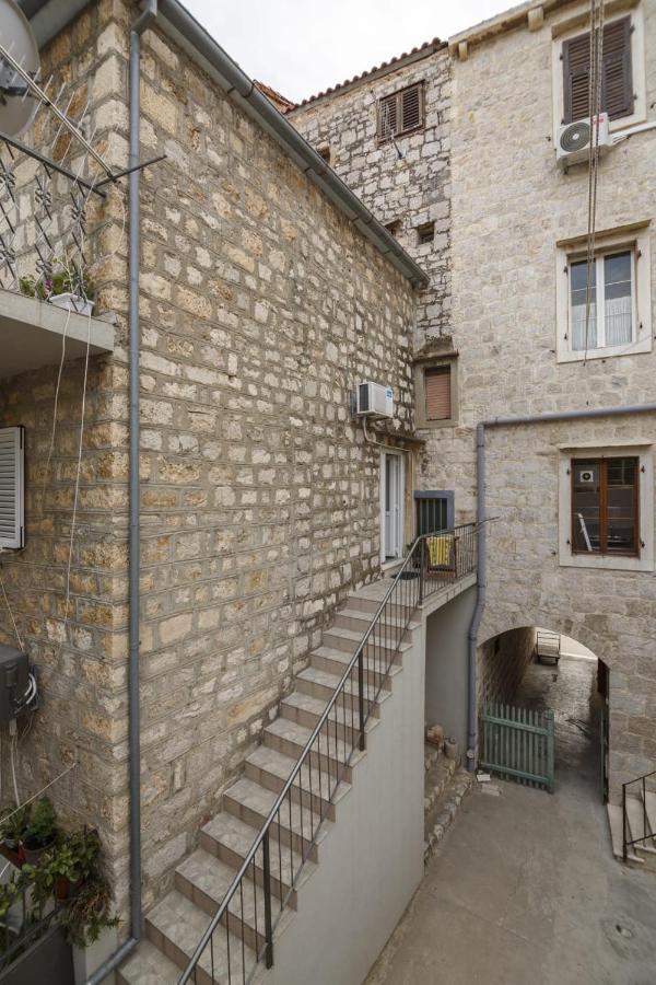 Apartment Filomena In The Center Komiza Exterior photo