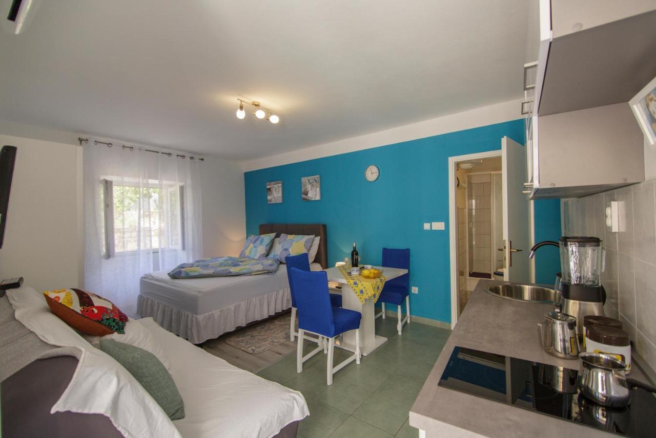 Apartment Filomena In The Center Komiza Exterior photo