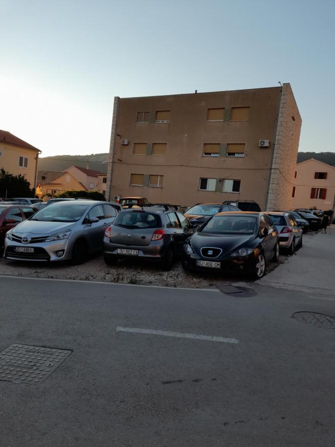 Apartment Filomena In The Center Komiza Exterior photo